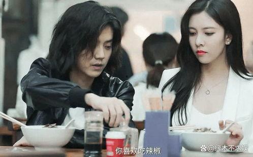 狗仔爆料两个女儿视频播放,揭秘明星女儿萌态瞬间，视频播放引网友热议